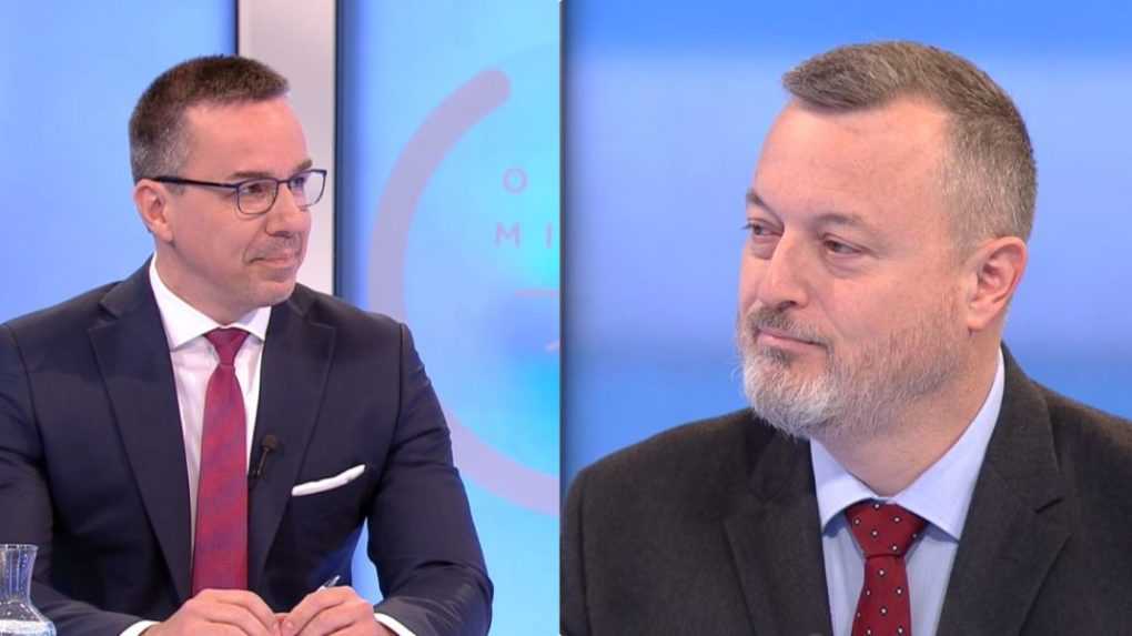 Na sn&iacute;mke vľavo poslanec NR SR Erik Tom&aacute;&scaron; (Hlas-SD) a poveren&yacute; minister pr&aacute;ce Milan Krajniak (Sme rodina) vpravo.