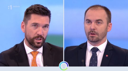 Poslanci Richard Takáč (Smer-SD) a Michal Šipoš (OĽANO) v diskusnej relácii RTVS O 5 minút 12.