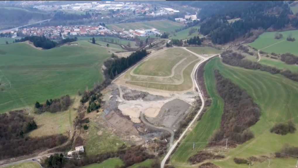 Toxická voda stále uniká do pôdy. Skládku odpadu na Orave doposiaľ nikto neuzatvoril