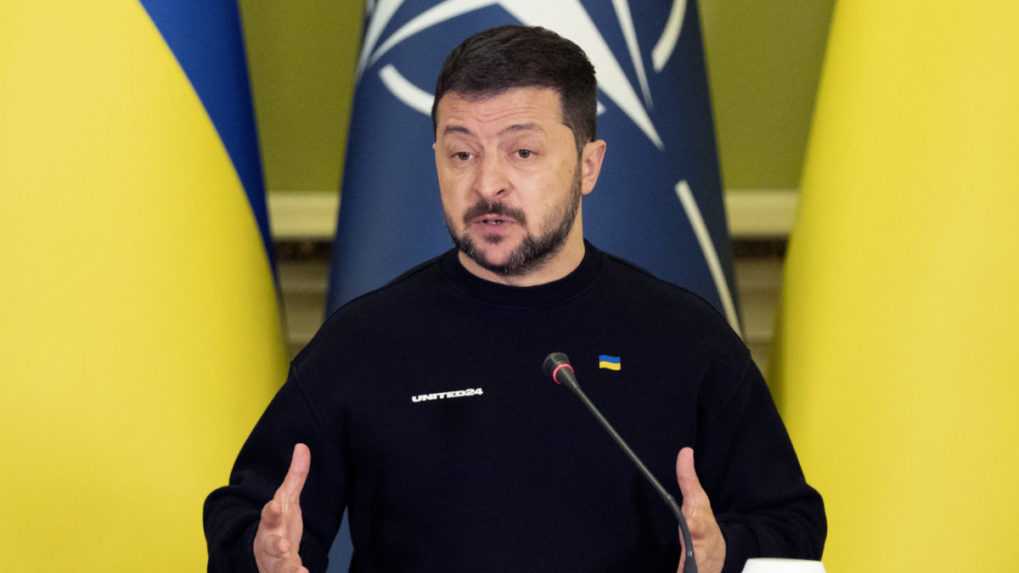 Zelenskyj vyzval Bidena, aby Ukrajina dostala pozvánku do NATO. Bolo by to obrovskou motiváciou pre vojakov, tvrdí