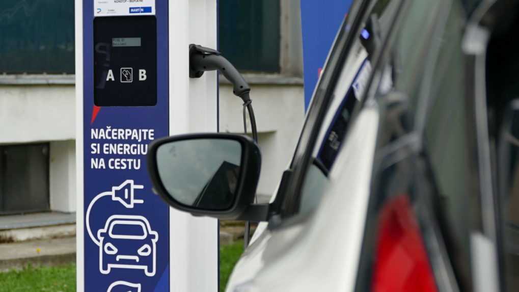 Číne sa nepozdávajú európske clá na dovoz elektromobilov. Bude sa sťažovať u Svetovej obchodnej organizácie