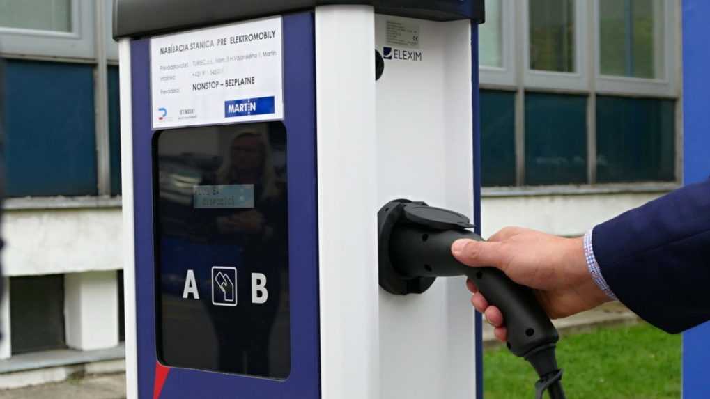 Štát pomôže samosprávam budovať nabíjacie stanice pre elektromobily. Spustil na to novú výzvu