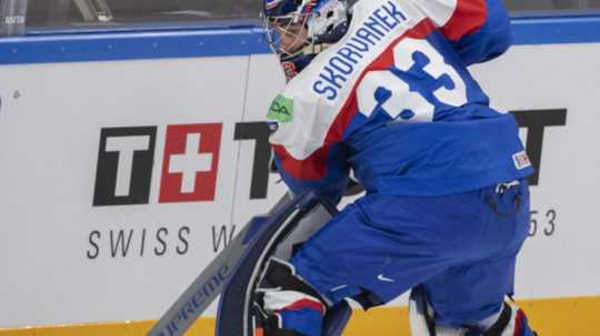 Brankár Stanislav Škorvánek (Slovensko) v zápase základnej B-skupiny Slovensko - Lotyšsko