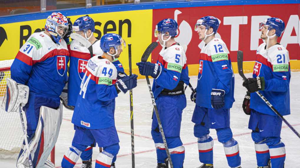 Slovenskí hokejisti po zápase s Kanadou
