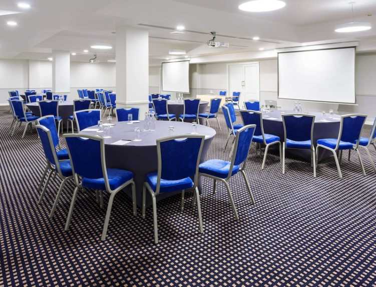 Jedna z trinástich konferenčných miestností v hoteli, v ktorom sú ubytovaní slovenskí reprezentanti.