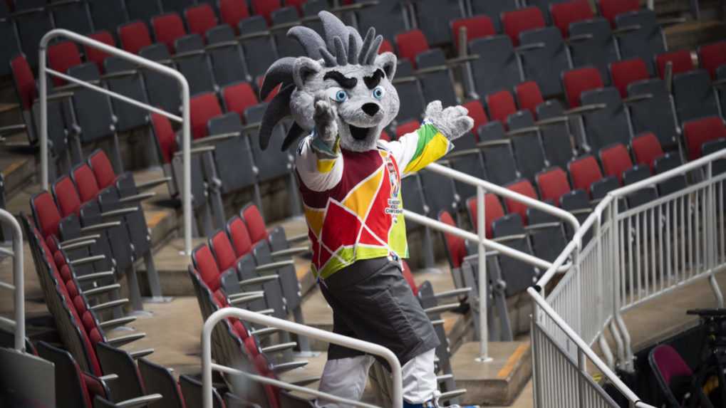 Maskot Spiky na MS v hokeji 2021, ktoré taktiež hostila lotyšská Riga.