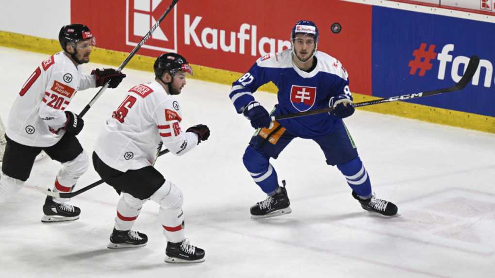 Pavol Regenda v reprezentačnom drese v prípravnom zápase Slovensko - Rakúsko.