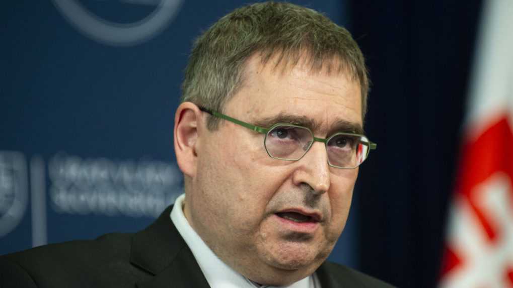 Minister školstva Daniel Bútora.