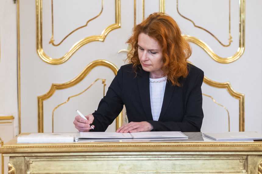 Na snímke podpredsedníčka vlády SR odborníkov Lívia Vašáková.