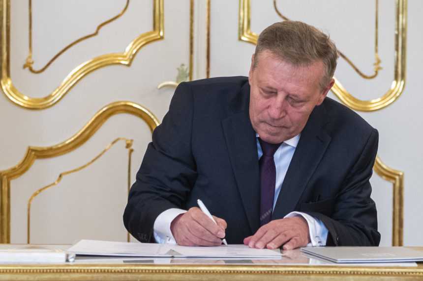 Na snímke minister dopravy a výstavby SR Pavol Lančarič.