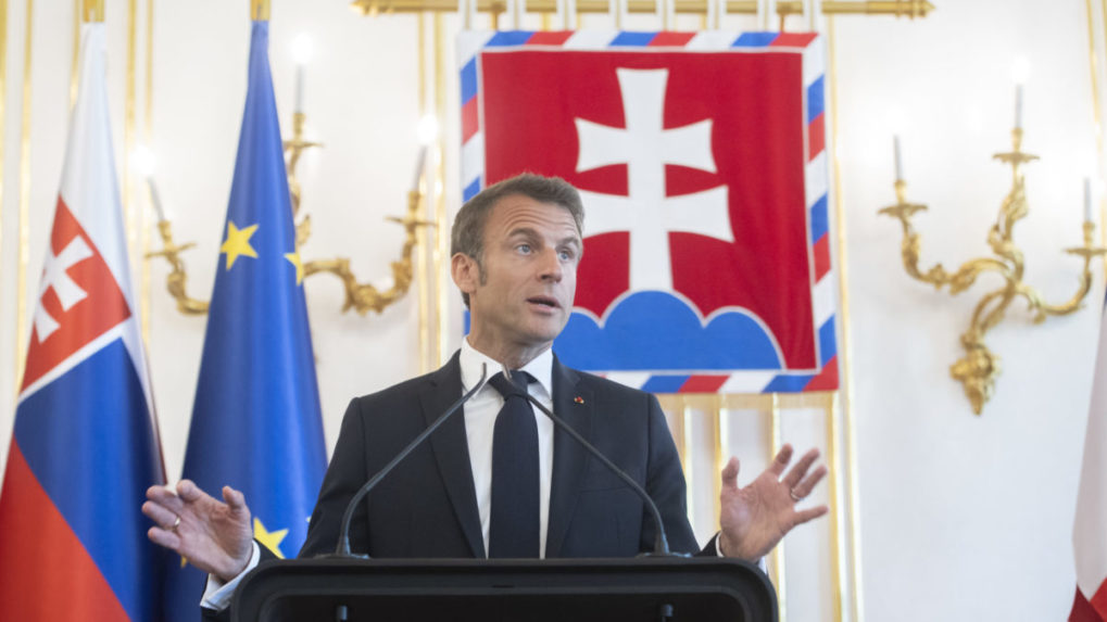 Emmanuel Macron pricestoval na oficiálnu dvojdňovú návštevu Slovenska.