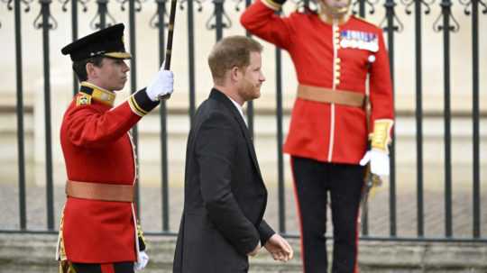 Britský princ Harry , vojvoda zo Sussexu prichádza na slávnostnú korunováciu britského kráľa Karola III. a jeho manželky Kamily.