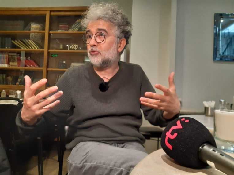 Na snímke turecko-francúzsky redaktor a zástupca organizácie Reportéri bez hraníc Erol Önderoğlu.