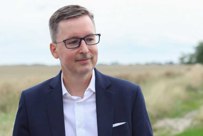 Peter Dovhun - Minister hospodárstva SR.