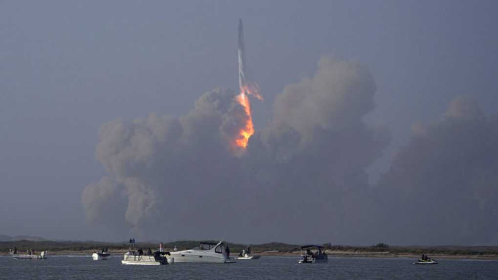 Environmentalisti žalujú úrady za udelenie povolenia pre SpaceX