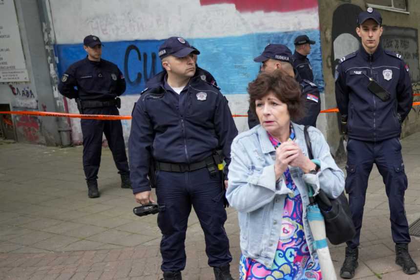 Policajti na mieste činu.