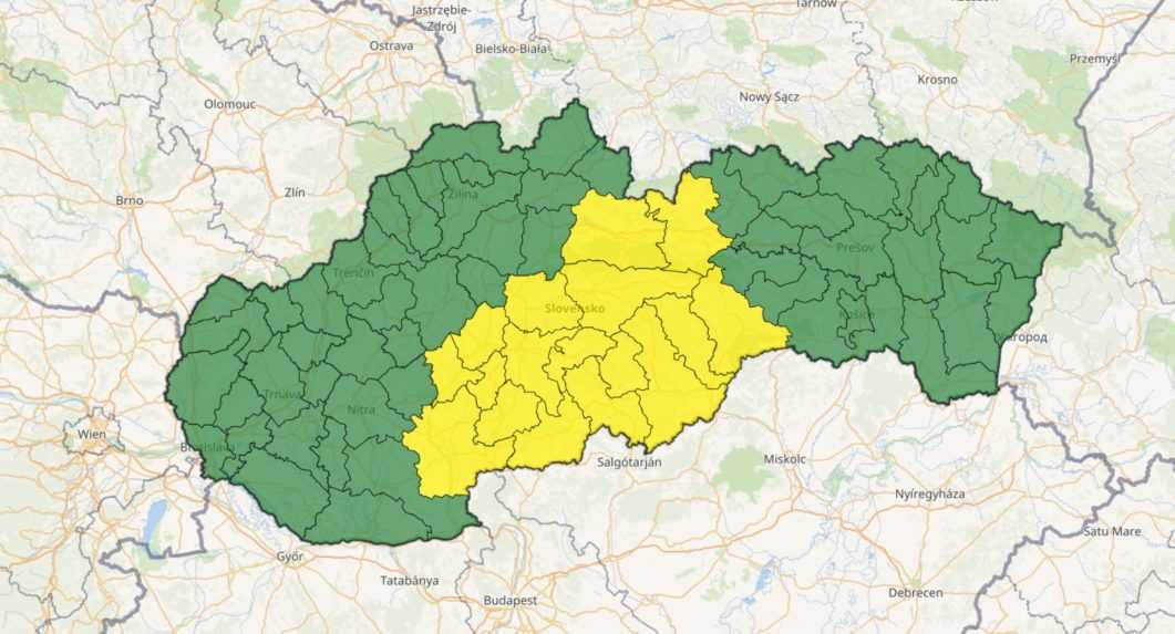 Na snímka je mapa so z´vyraznenými regiónmi, v ktorých platí výstraha pred búrkovou aktivitou.