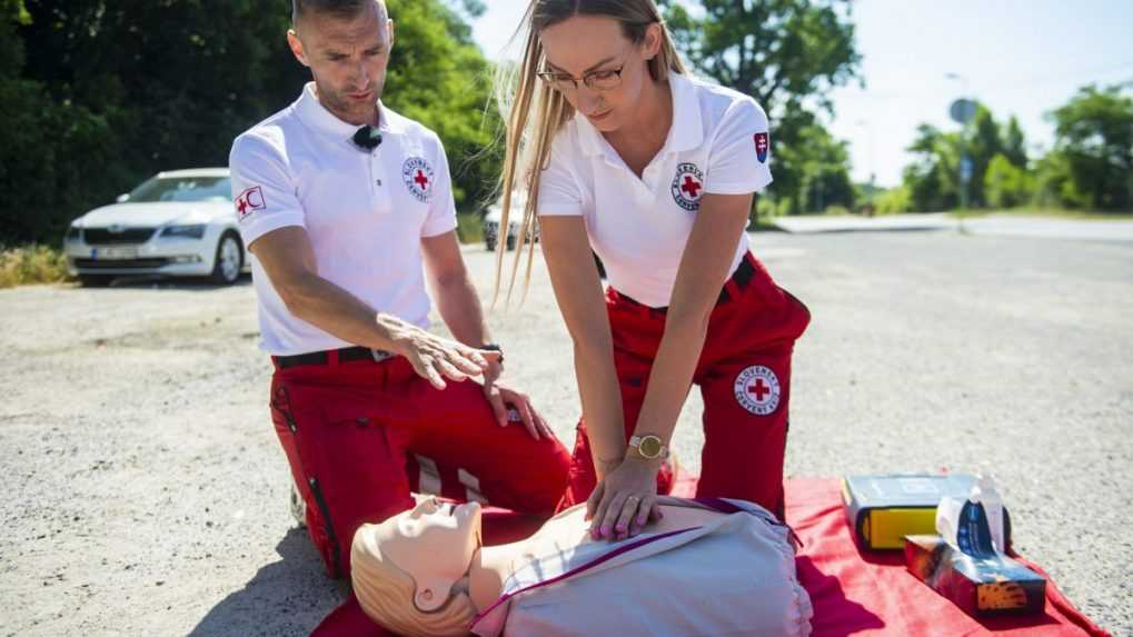 Dlhoroční vodiči strácajú vedomosti z prvej pomoci. Do nedele si budú môcť overiť, či by ju zvládli poskytnúť