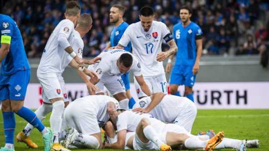 VIDEO: Chrbtom a z otočky. O výhre Slovenska nad Islandom rozhodol kuriózny gól Suslova