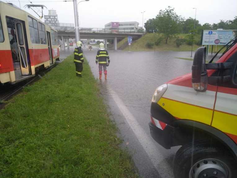 Na snímke následky silného prívalového dažďa v Ružinove.