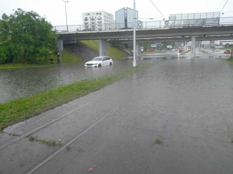 Na snímke následky silného prívalového dažďa v Ružinove.