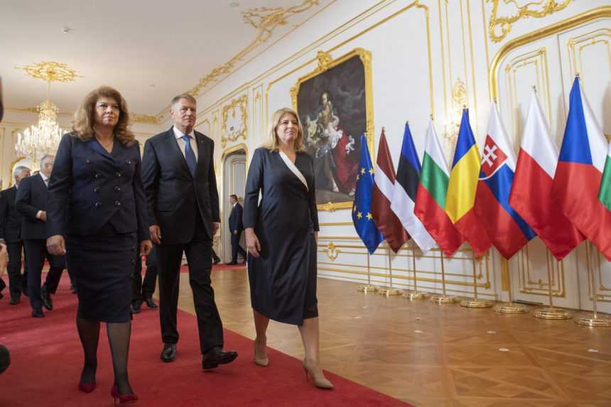 Na snímke sprava prezidentka SR Zuzana Čaputová, prezident Rumunska Klaus Iohannis a bulharská viceprezidentka Iliana Jotová.