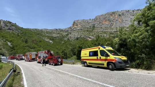 Do pátrania sa zapojili aj lietadlo a helikoptéra.