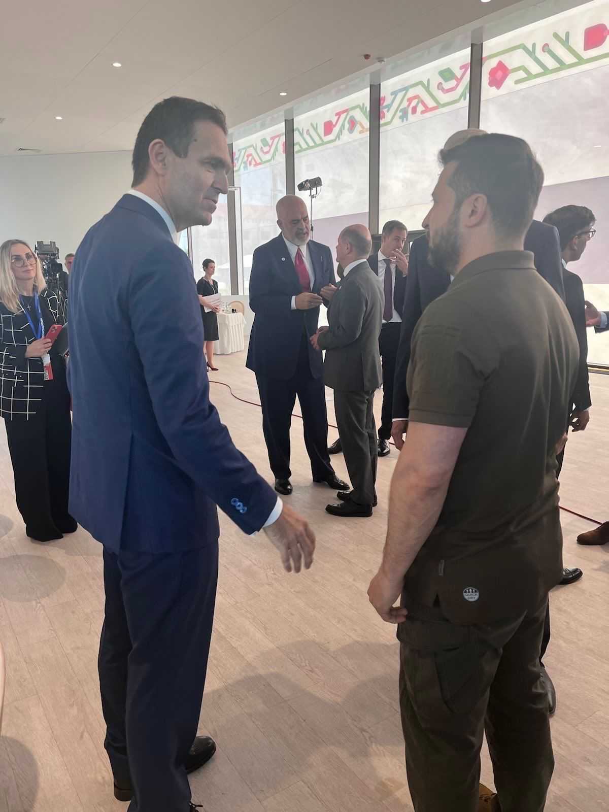 Na snÃƒÂ­mke slovenskÃƒÂ½ premiÃƒÂ©r Ã„Â½udovÃƒÂ­t ÃƒÂ“dor a ukrajinskÃƒÂ½ prezident Volodymyr Zelenskyj.