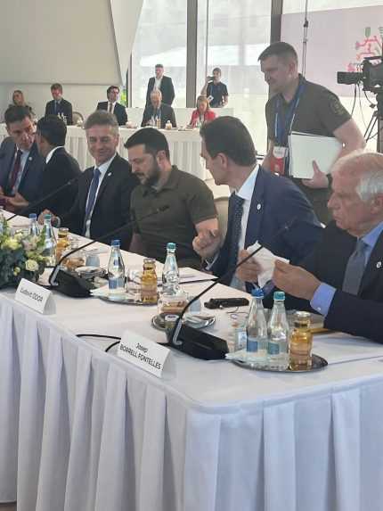 Na snímke ukrajinský prezident Volodymyr Zelenskyj a slovenský premiér Ľudovít Ódor.