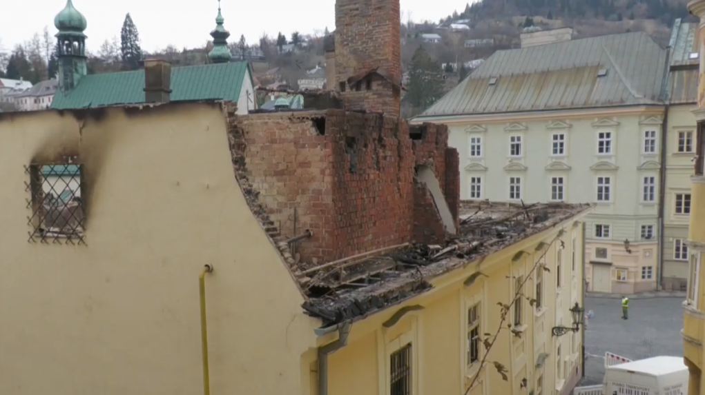 Nedávne intenzívne dažde potrápili budovu banského múzea v Banskej Štiavnici. Stále nie je pod strechou