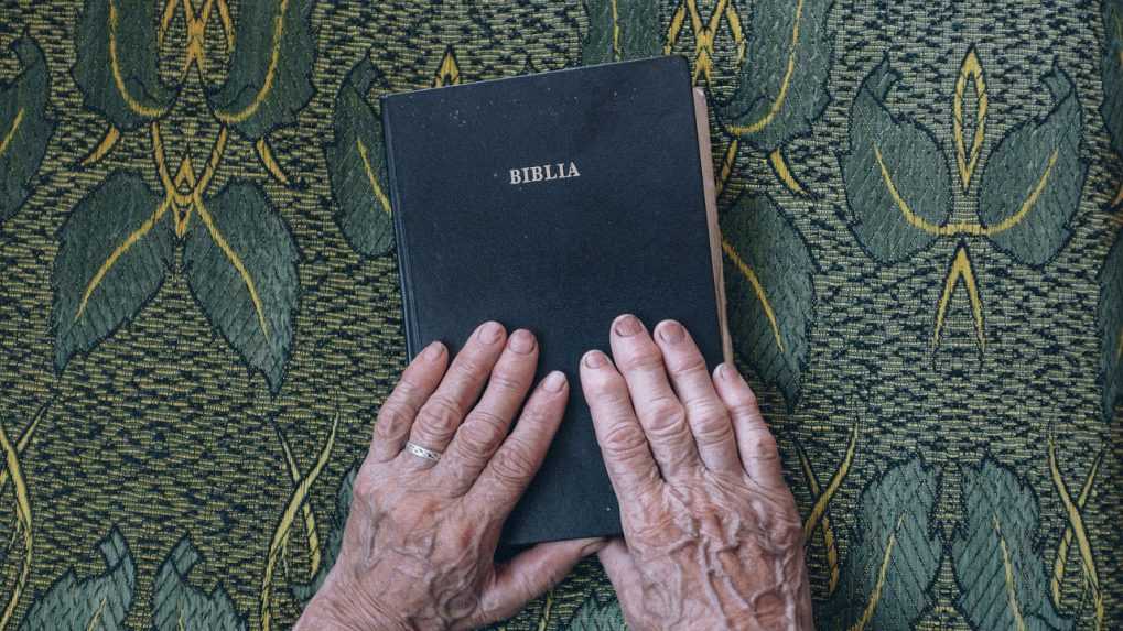 Niekoľko základných škôl v USA zakázalo Bibliu. Podľa nich obsahuje vulgarizmy a násilie