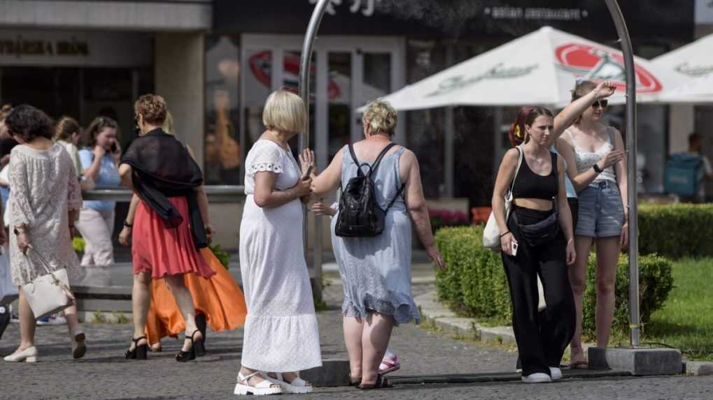 Slovensko aj v piatok potrápia horúčavy a búrky