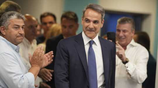 Grécky premiér Kyriakos Mitsotakis sa ujme druhého funkčného obdobia za sebou.