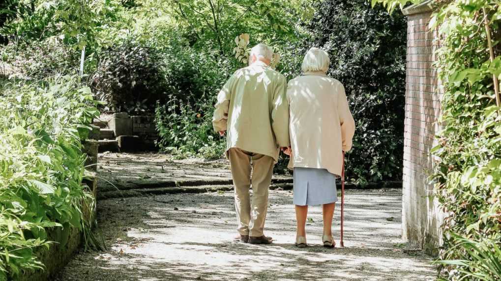 V auguste dostanú dôchodcovia vyššie dôchodky. O peniaze žiadať nemusia