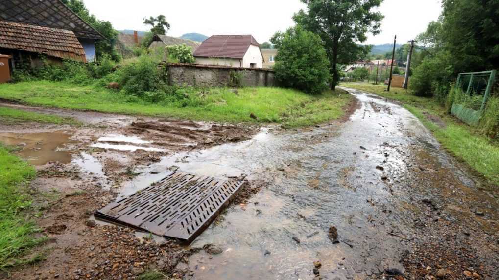 V obci Brzotín prišli o ubytovanie desiatky ľudí. Domovy im zatopila voda