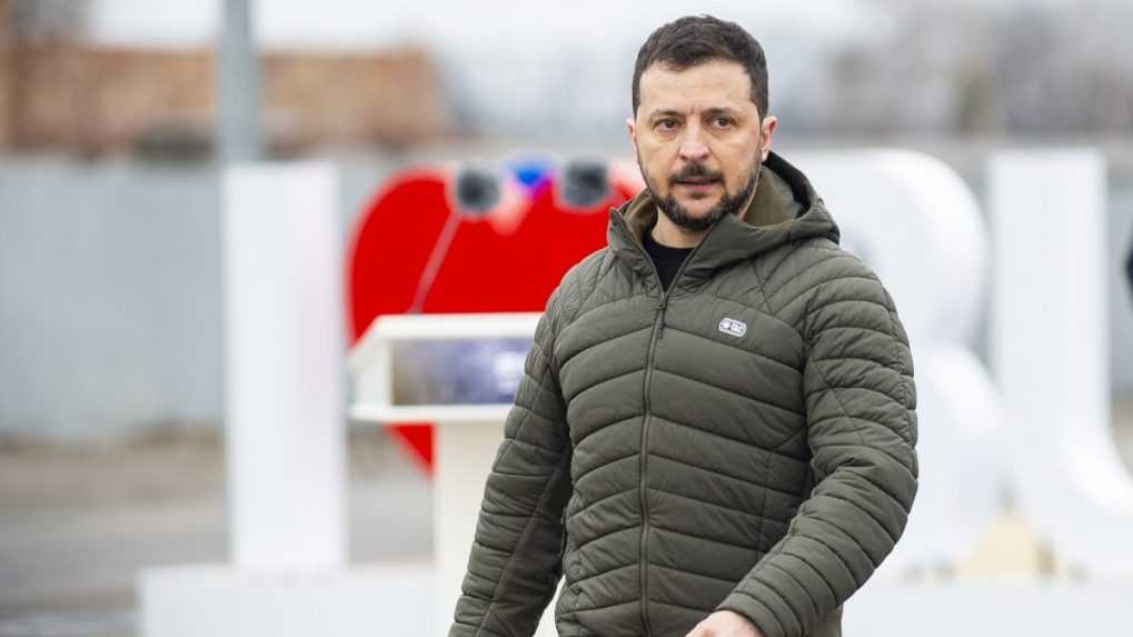 Ukrajina zintenzívni výrobu zbraní, oznámil tamojší prezident Zelenskyj. Okrem munície chcú vyrábať aj drony