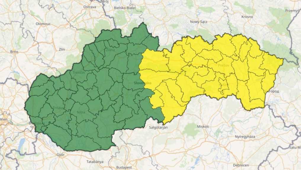 Na snímke sú okresy, pre ktoré platí výstraha prvého stupňa pred búrkami 18. júna 2023.