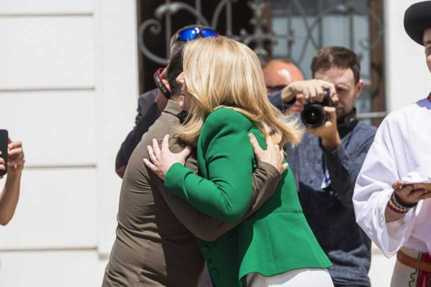 Na snímke prezidentka SR Zuzana Čaputová a ukrajinský prezident Volodymyr Zelenskyj.