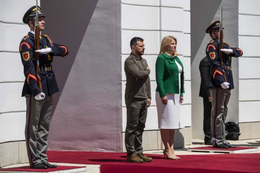 Na snímke prezidentka SR Zuzana Čaputová a ukrajinský prezident Volodymyr Zelenskyj.