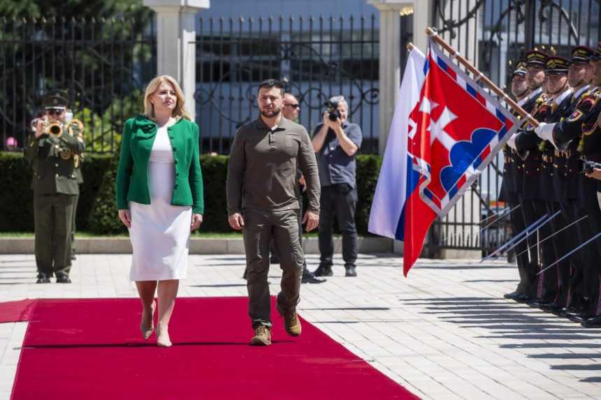 Na snímke prezidentka SR Zuzana Čaputová a ukrajinský prezident Volodymyr Zelenskyj.