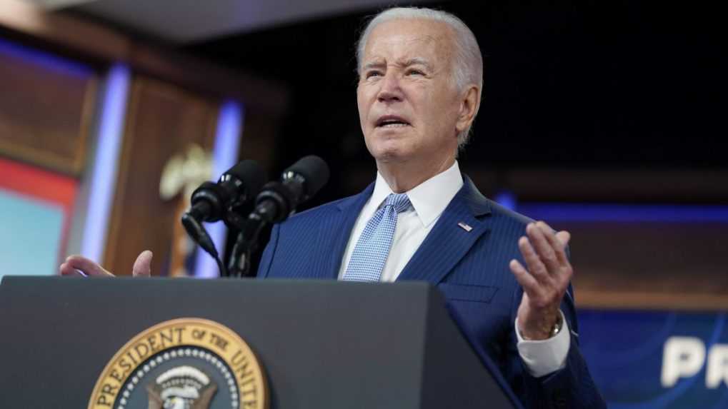 Väčšina amerických voličov si myslí, že prezident Biden je príliš starý na opätovnú kandidatúru