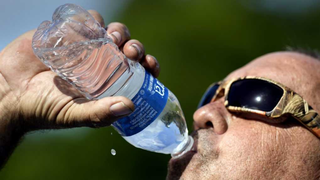 V horúčavách vznikajú zamestnávateľom nové povinnosti. Inšpektorát práce radí, na čo máte nárok