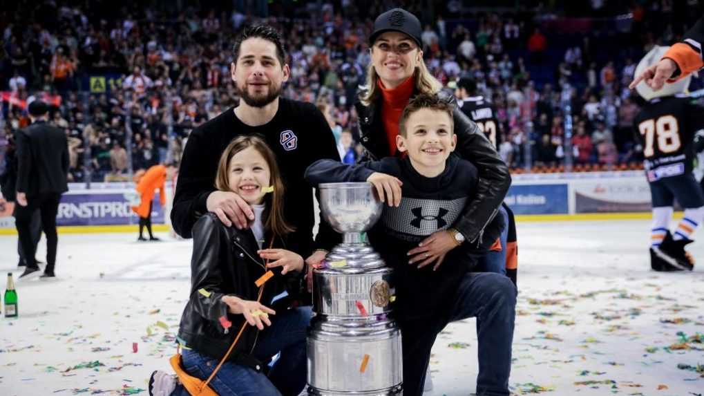 Gabriel Spilar z HC Košice spolu s rodinou 