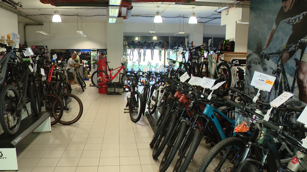 Slováci nemajú záujem o nové bicykle. Predajne zívajú prázdnotou a majú plné sklady