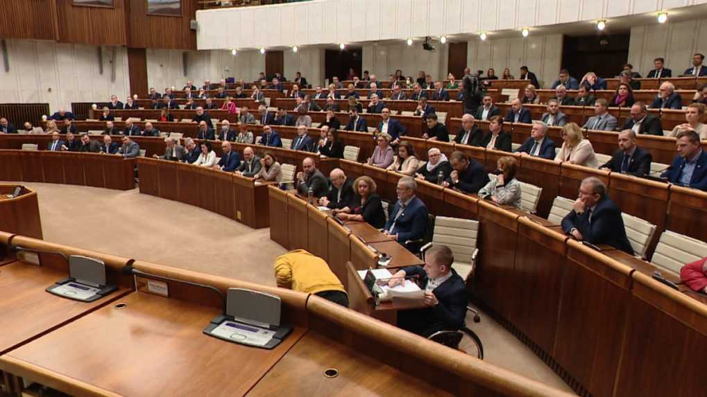 Do volieb ide výrazne menej žien ako mužov. Na kandidátkach obsadili menej lukratívne pozície