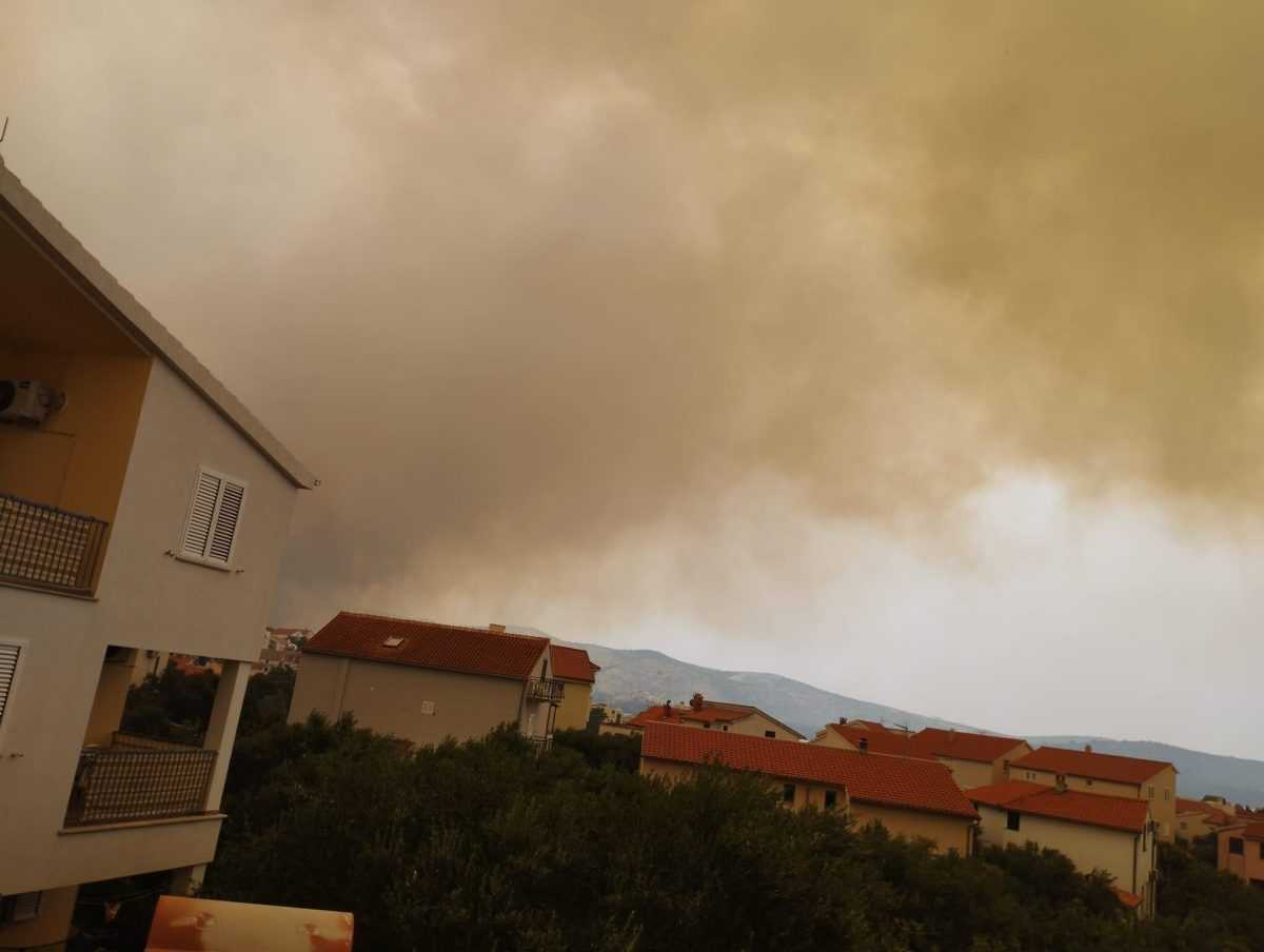 Dym &Atilde;&Acirc;&iexcl;&Atilde;&Acirc;&shy;riaci sa z po&Atilde;&Acirc;&frac34;iaru v Chorv&Atilde;&Acirc;&iexcl;tsku.