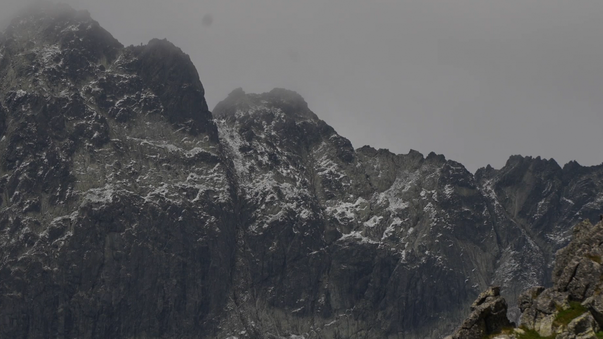 Prvý sneh v Tatrách zaskočil turistov - Správy STVR