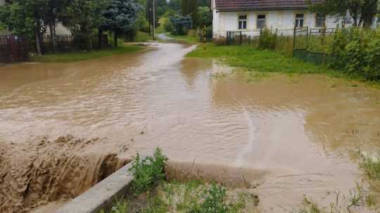 V Zborove vyhlásili tretí stupeň povodňovej aktivity.