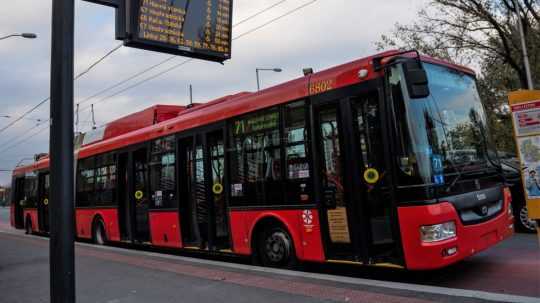 Na snímke je autobus v bratislavskej MHD.