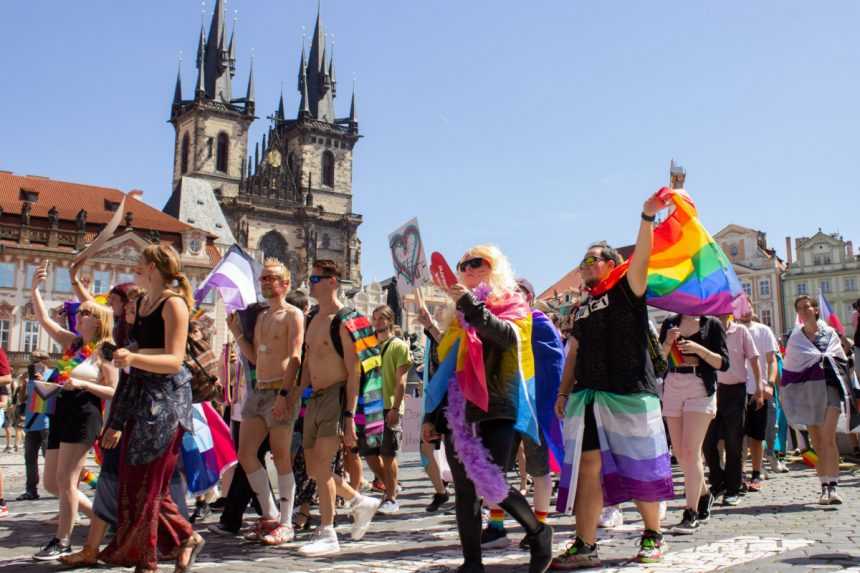 Na snímke pochod Prague Pride 2023 na Staromestskom námestí smerujúci do Letenských sadov.